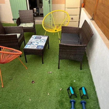 Maison Bord De *